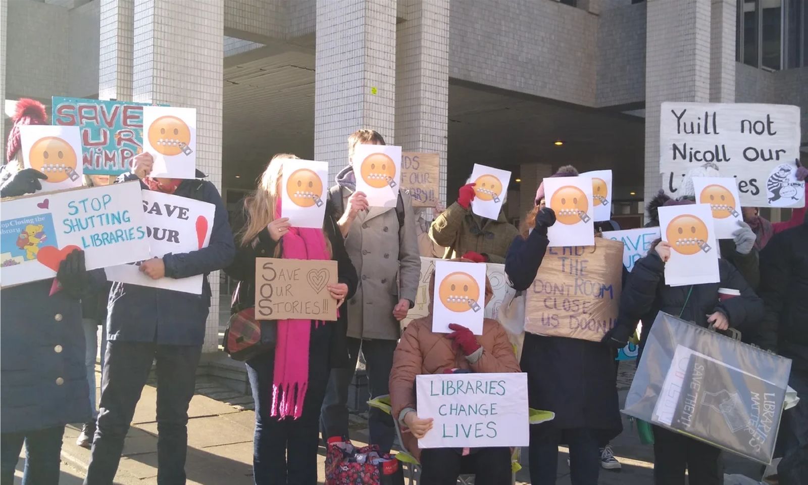 Library Closures Campaigners protest outside of Aberdeen Town House