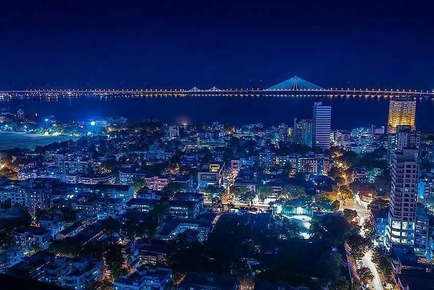 Photo by Nimit Nagpal via Wikimedia Commons Mumbai skyline by night